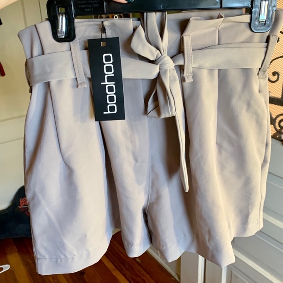 Boohoo Stone Tie Waisted Smart Belted Shorts - Picture 4 of 4